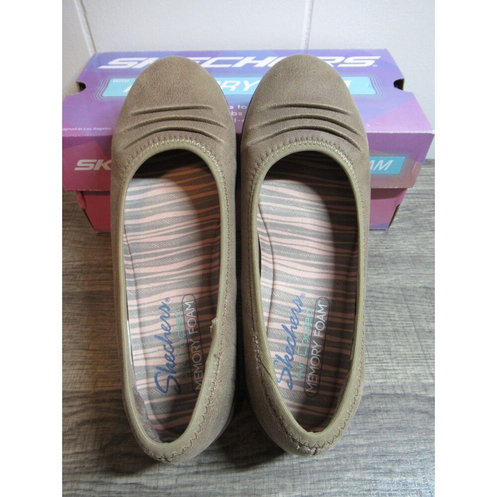 Sketchers Kiss-Ruffled Dark Taupe Skimmer Wedge Shoe Size 5 1/2 - Picture 2 of 7